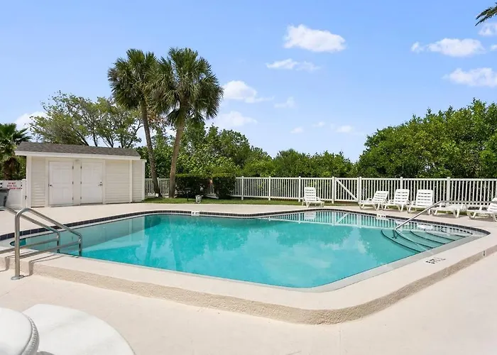 Newly Renovated, Water Views, 2 Bd