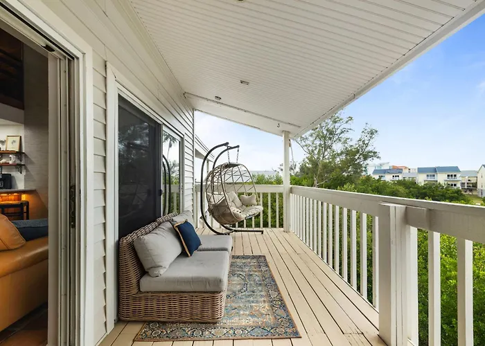 Newly Renovated, Water Views, 2 Bd Clearwater Beach