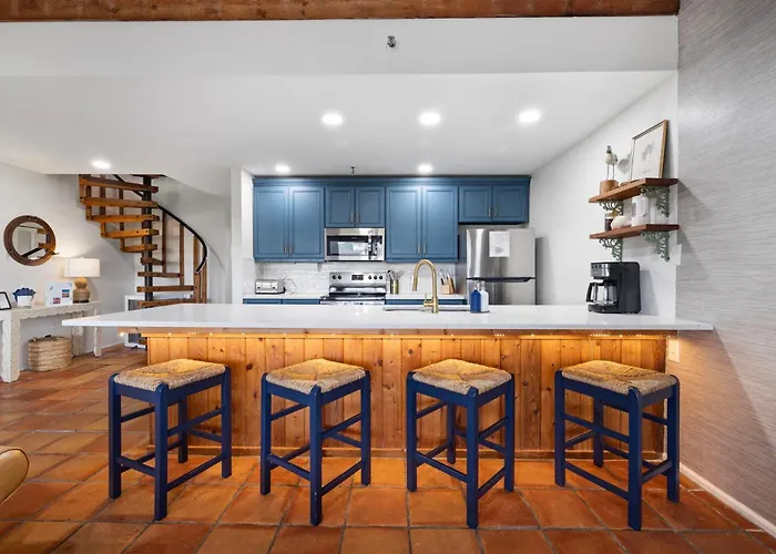 Newly Renovated, Water Views, 2 Bd Apartment