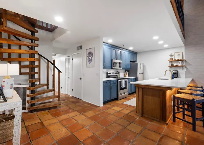 Newly Renovated, Water Views, 2 Bd
