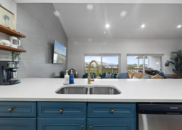 Newly Renovated, Water Views, 2 Bd Apartment
