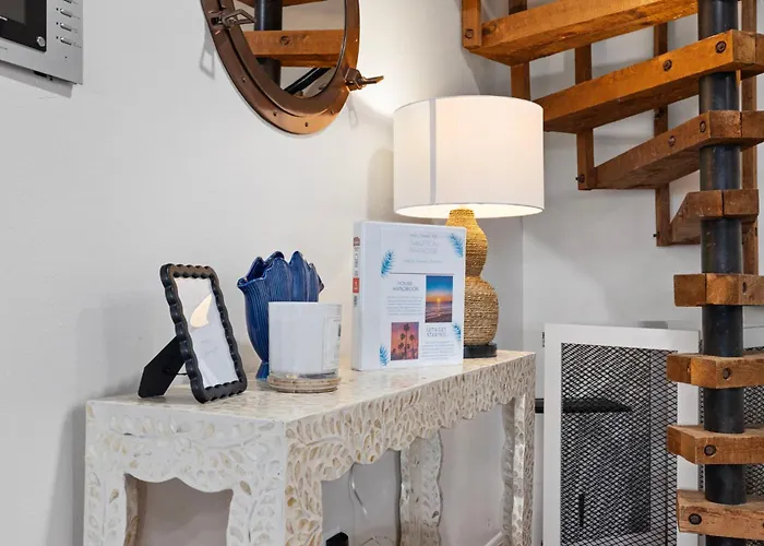 Newly Renovated, Water Views, 2 Bd Apartment Clearwater Beach
