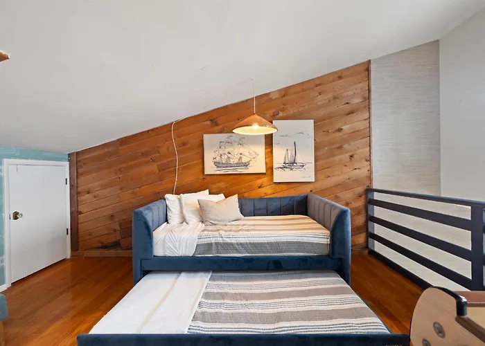 Newly Renovated, Water Views, 2 Bd Clearwater Beach