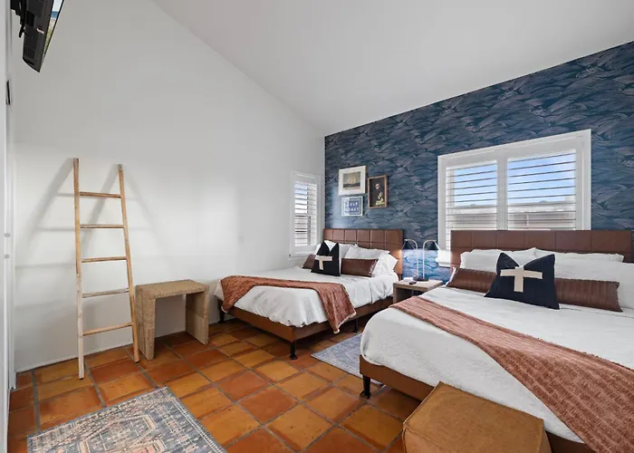 Newly Renovated, Water Views, 2 Bd *