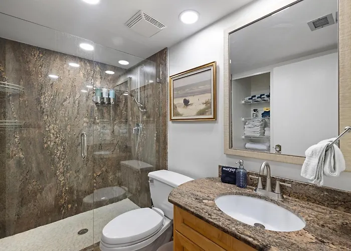 Apartment Newly Renovated, Water Views, 2 Bd *