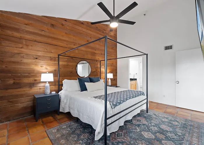 Newly Renovated, Water Views, 2 Bd * Clearwater Beach