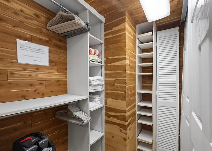 Newly Renovated, Water Views, 2 Bd *
