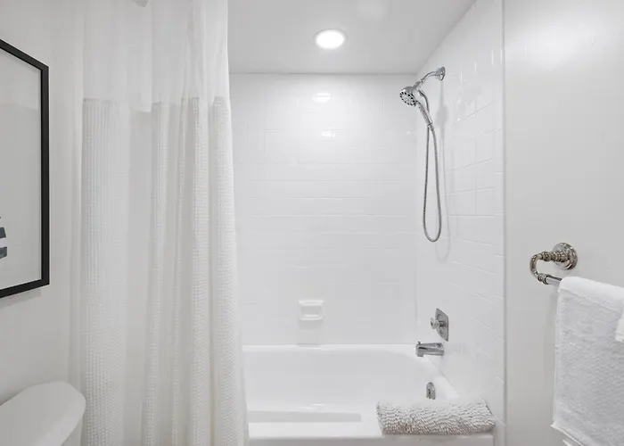 Newly Renovated, Water Views, 2 Bd * Clearwater Beach