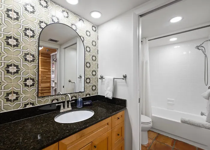 Newly Renovated, Water Views, 2 Bd Clearwater Beach