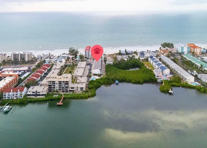 Apartment Newly Renovated, Water Views, 2 Bd *