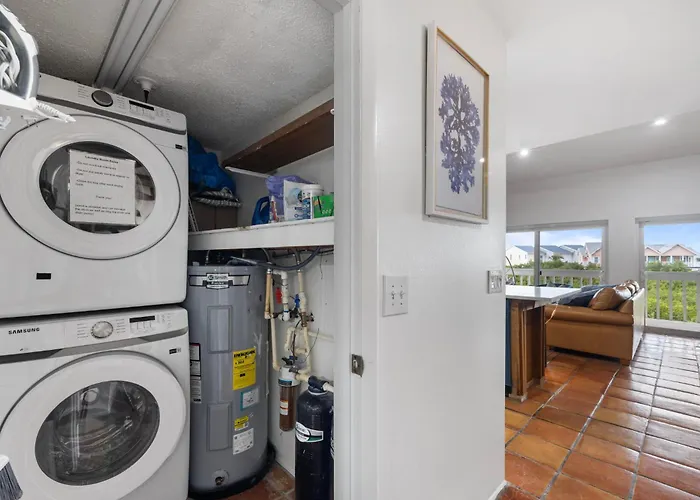 Newly Renovated, Water Views, 2 Bd *