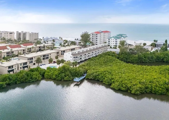 Newly Renovated, Water Views, 2 Bd *