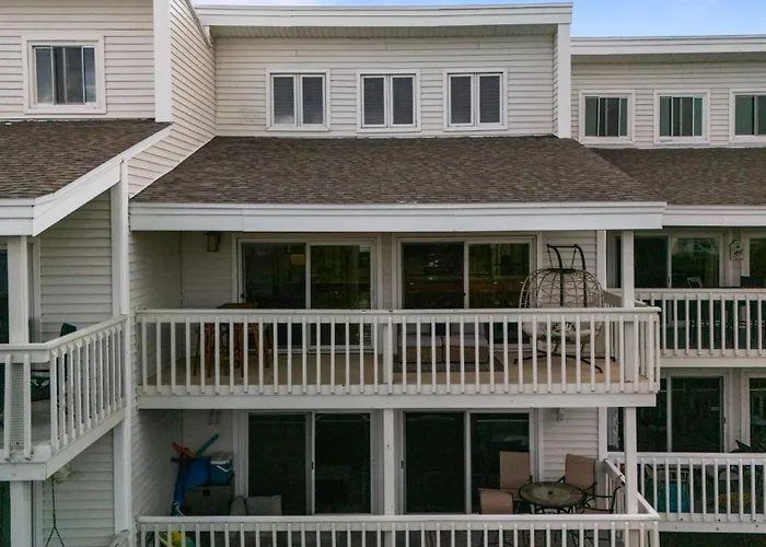 Apartment Newly Renovated, Water Views, 2 Bd Clearwater Beach