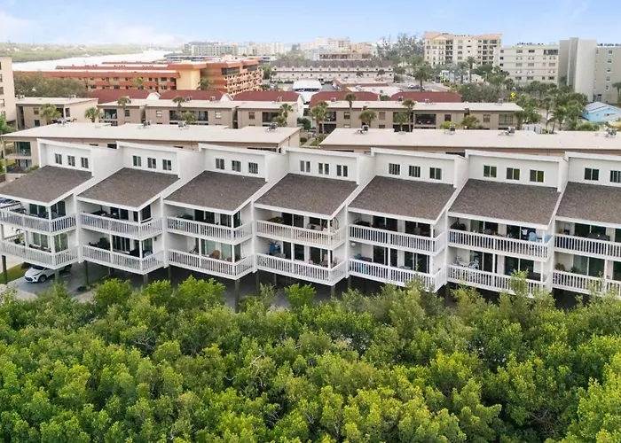 Newly Renovated, Water Views, 2 Bd Clearwater Beach